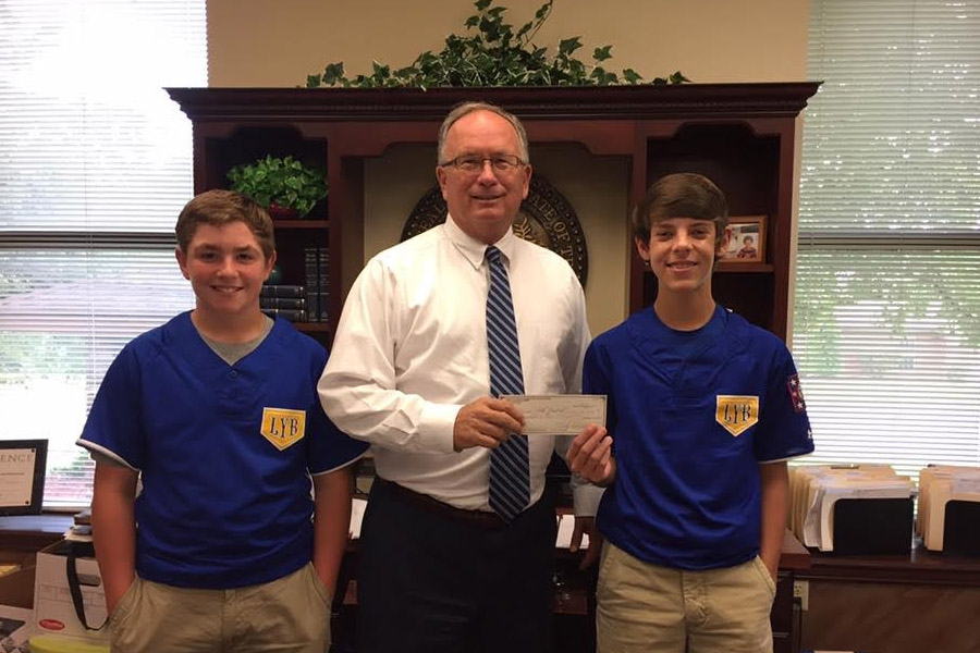 Mayor Craighead presents a check from the 7th Annual Charity Whip Crackin’ Rodeo to the Lebanon Youth Baseball League.  The team qualified for the Dixie Youth World Series. The series kicks off on August 6th in Laurel, Mississippi.